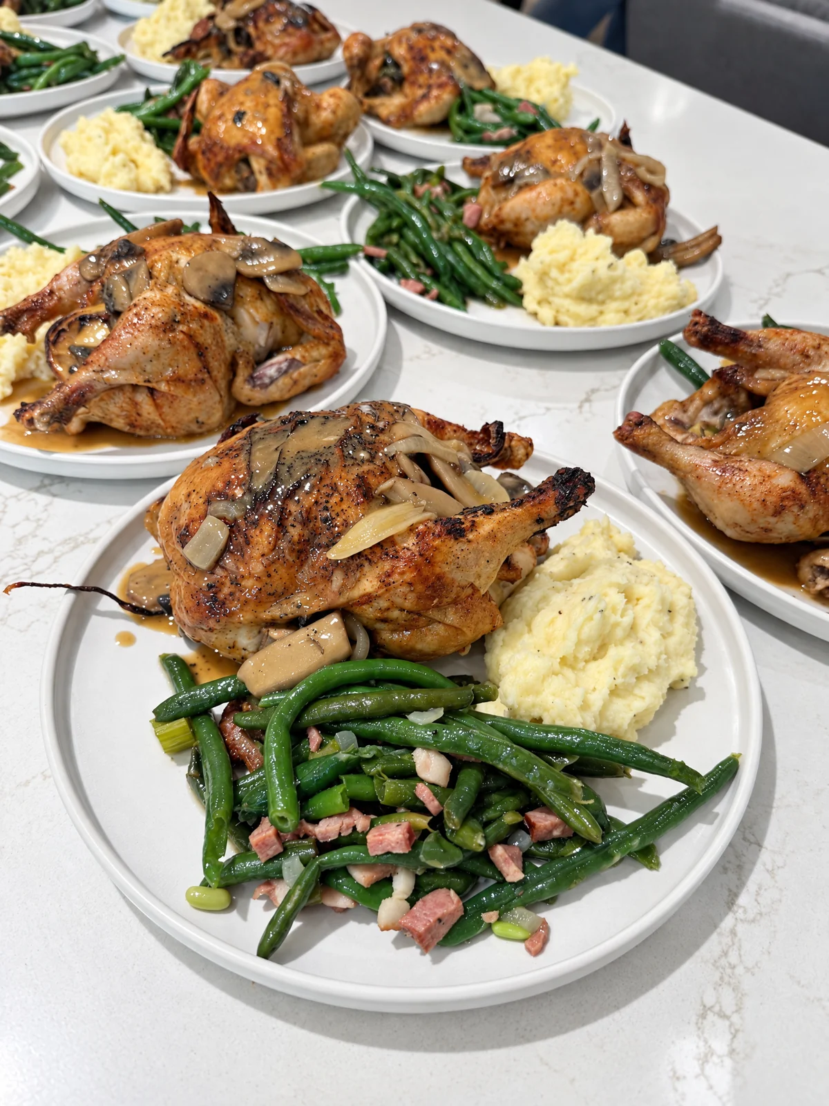 Roasted poultry, mashed potatoes and green beans prepared by Lino Cantú